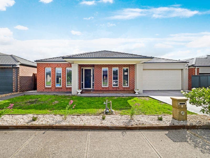 8 Bankton Avenue, Cranbourne East
