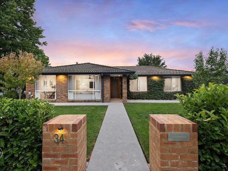 34 Laker Crescent