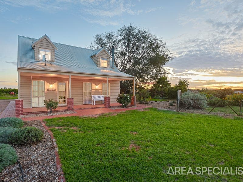 292 Boomerang Avenue