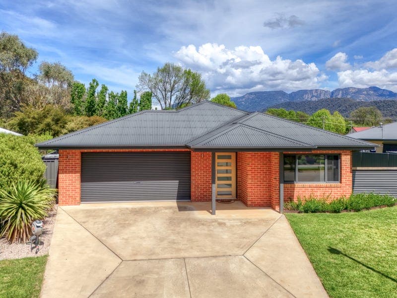 7 Monash Drive, Porepunkah