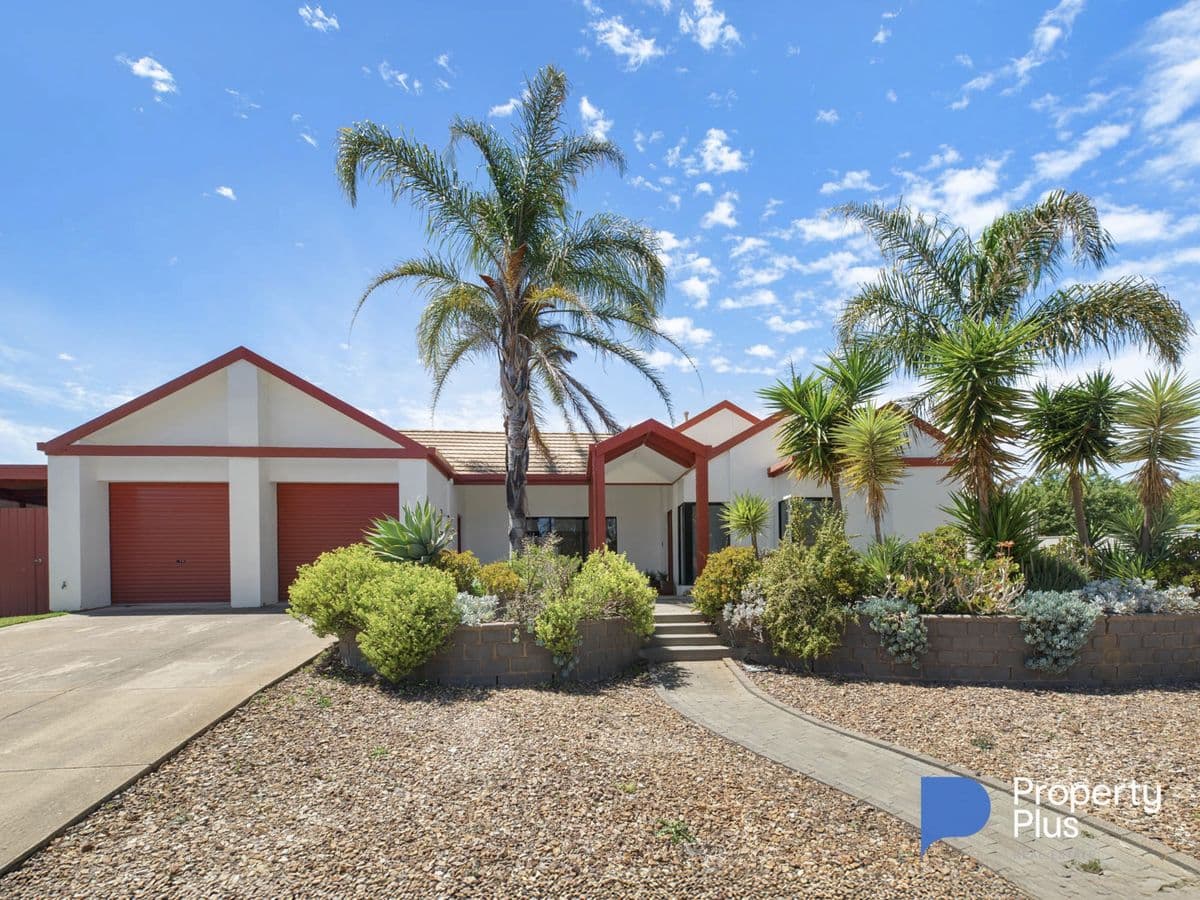6 PEPPERTREE GROVE