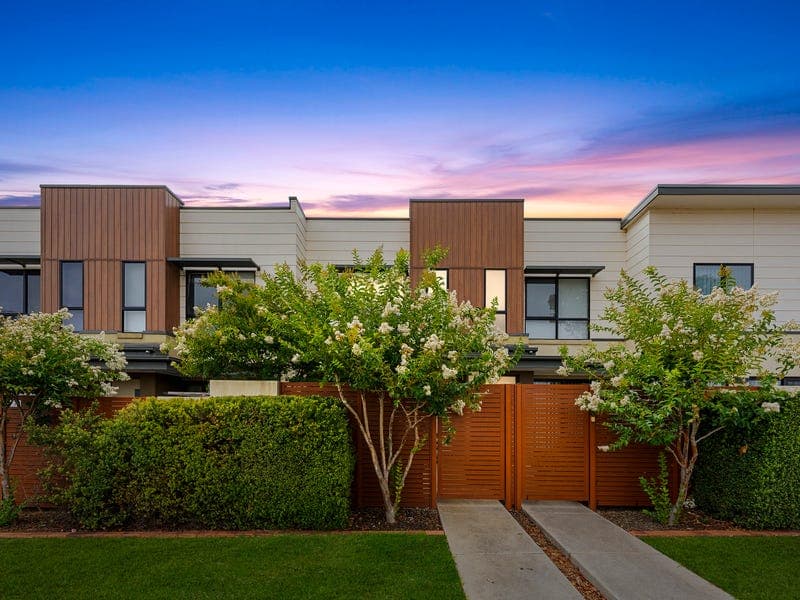76 Wanderlight Avenue