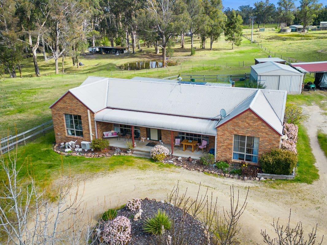 16 Sunnybanks Court