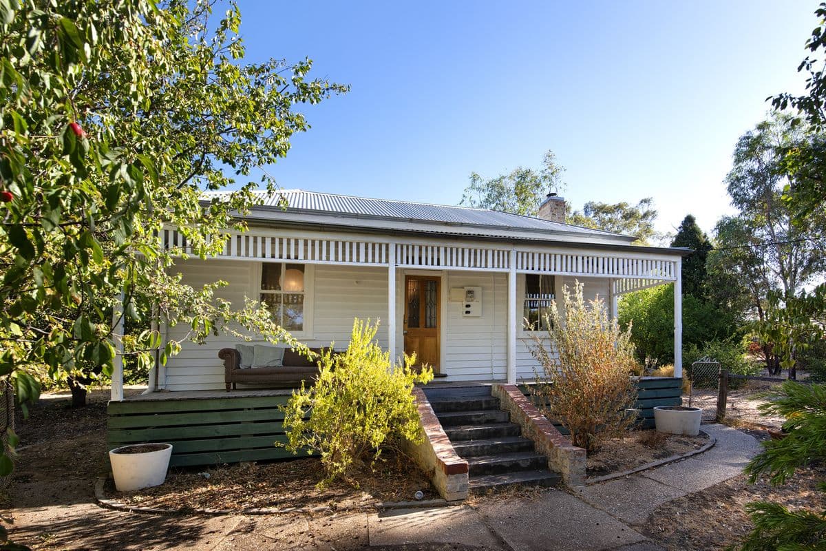 34 LYONS STREET