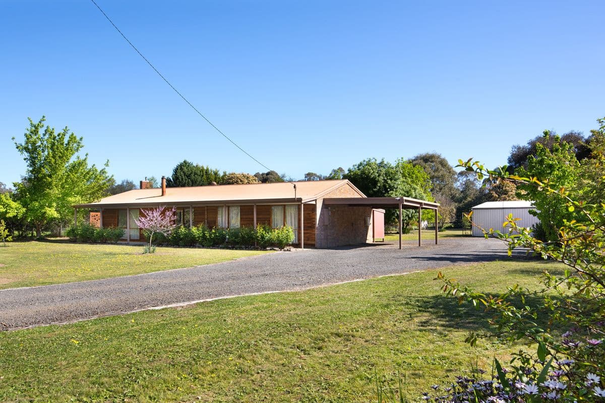 1425 Bendigo Sutton Grange Road