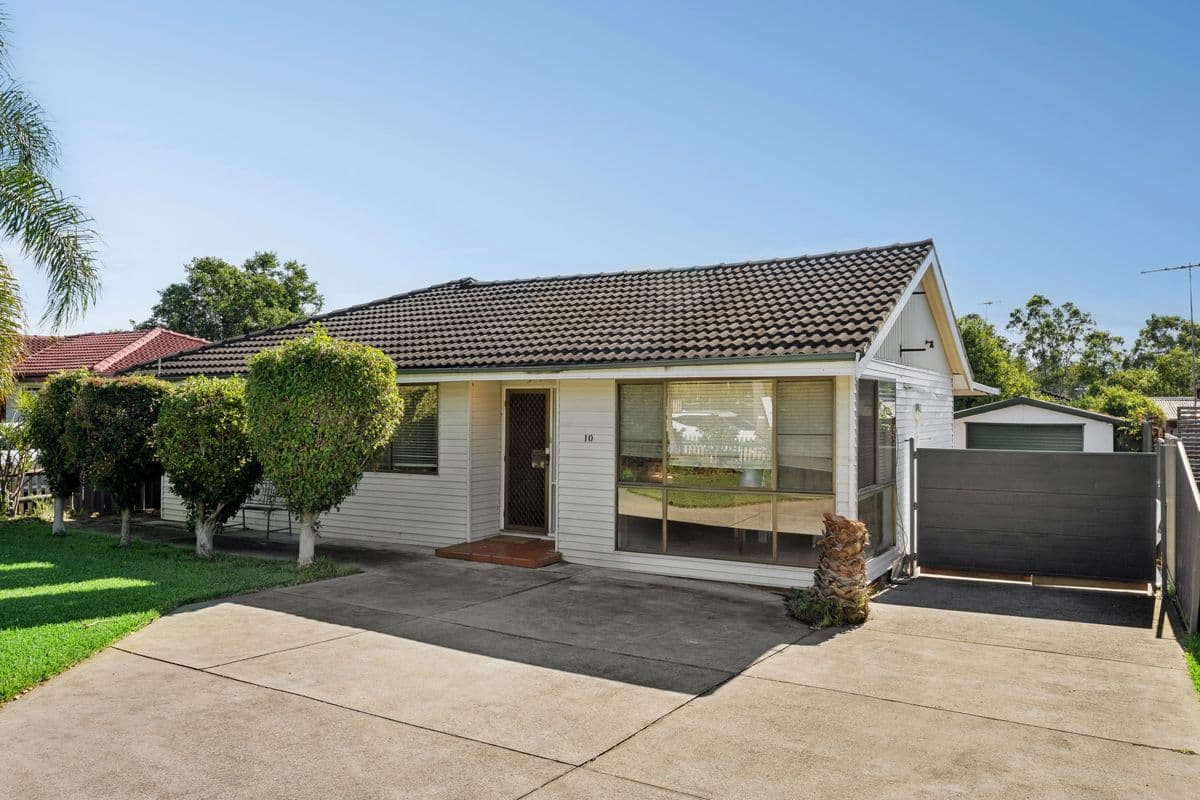 10 Hadrian Avenue