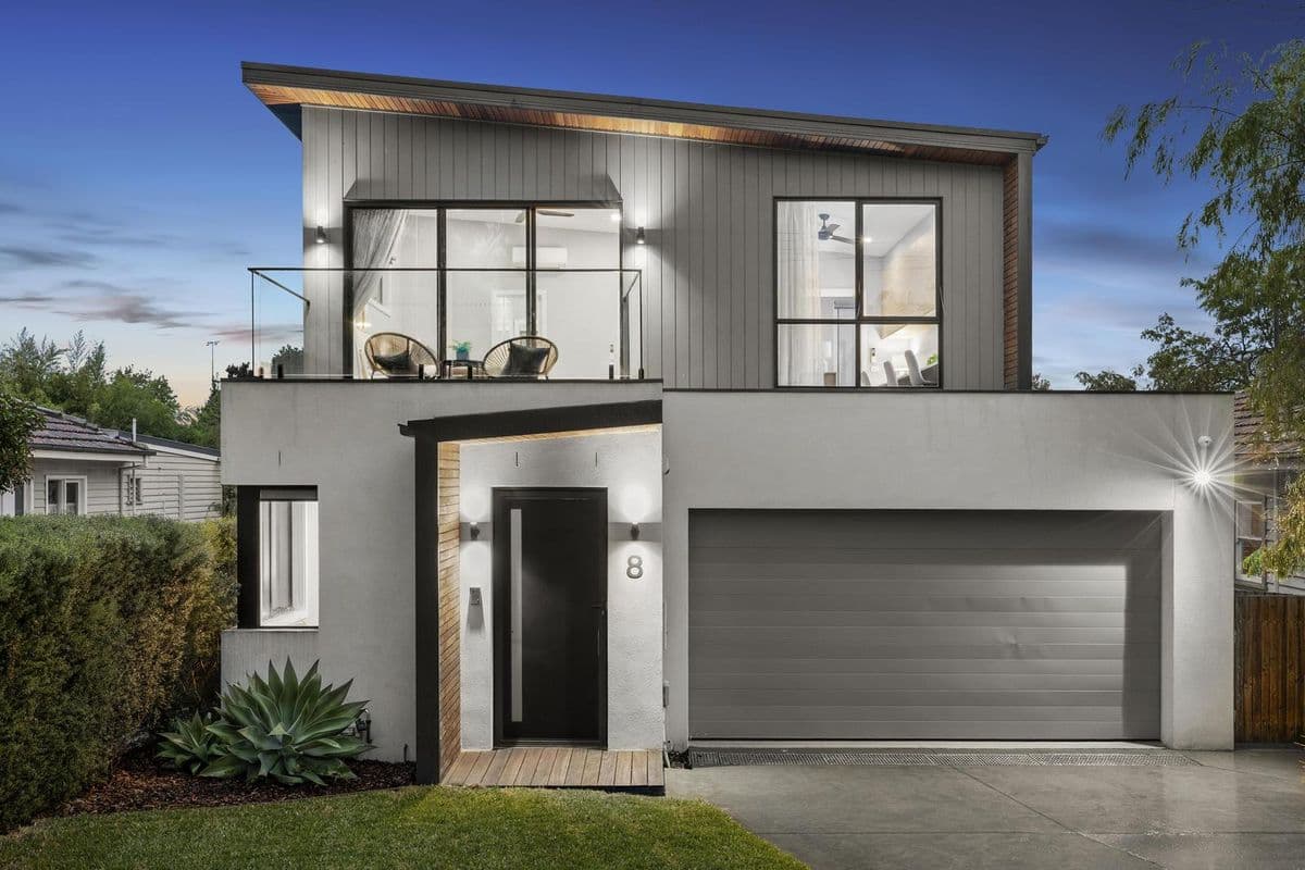 8 ALEXANDER STREET