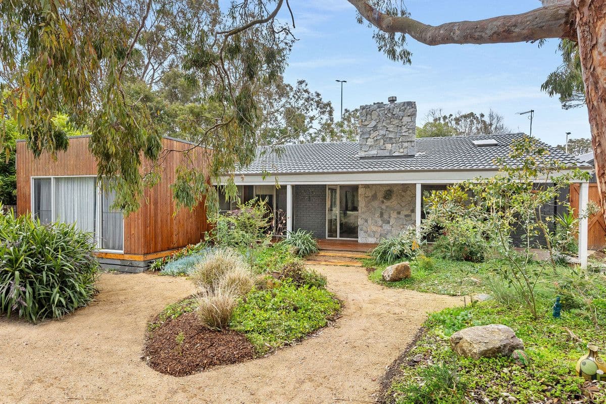 8 Bonview Avenue