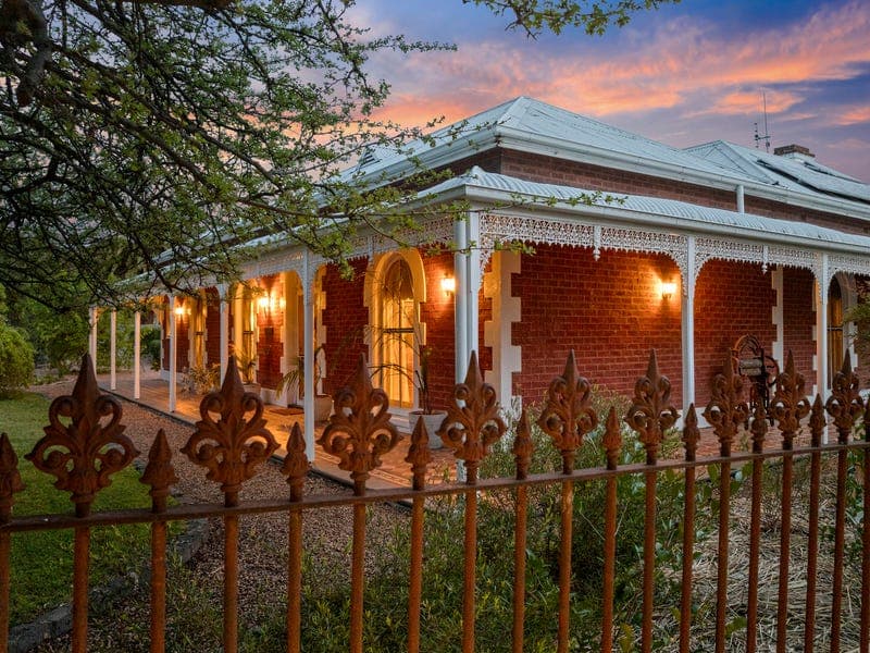 27 Railway Street, Euroa
