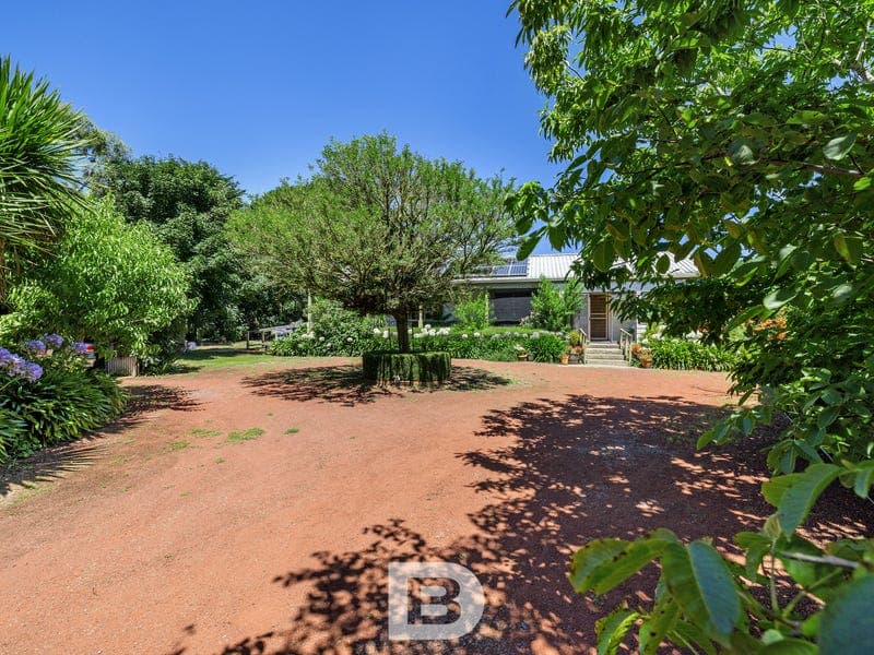 136 Clarkes Lane, Woodend North