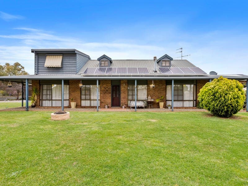 12 Bankin Street