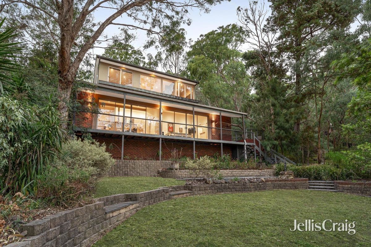 23 HUTCHINSON AVENUE