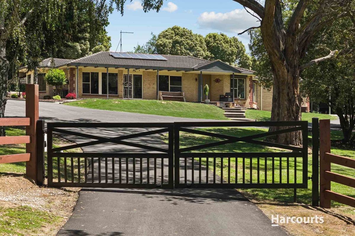 8 Chitalwood Court